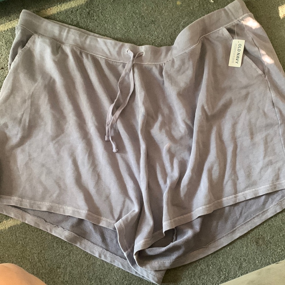 4x vintage-look shorts